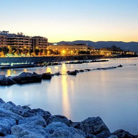 Il Sorriso Alojamento de Acomodação e Pequeno-almoço Salerno